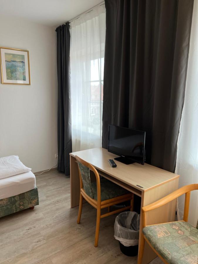 Hotel Abtshof Halberstadt Bagian luar foto