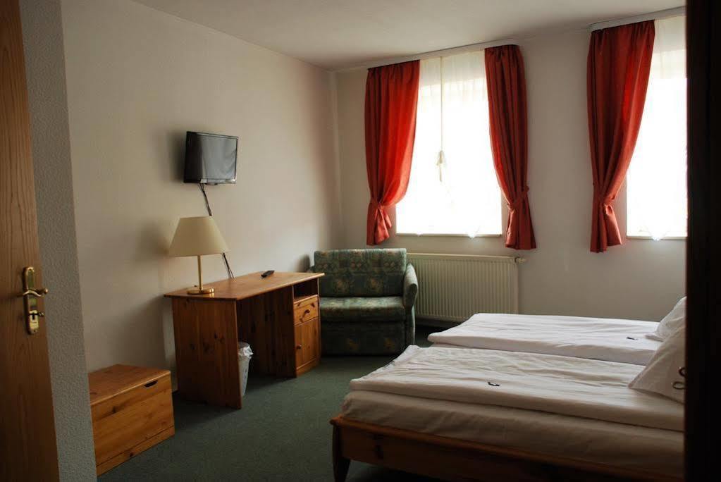 Hotel Abtshof Halberstadt Bagian luar foto