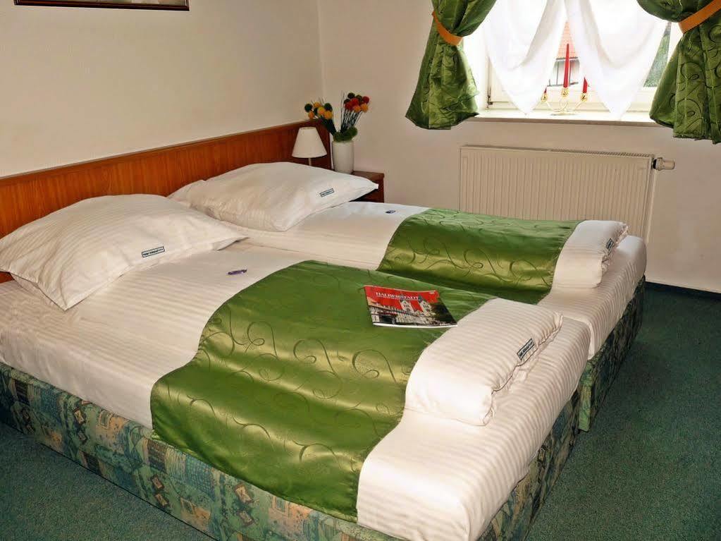 Hotel Abtshof Halberstadt Bagian luar foto