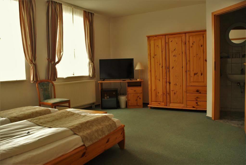 Hotel Abtshof Halberstadt Bagian luar foto