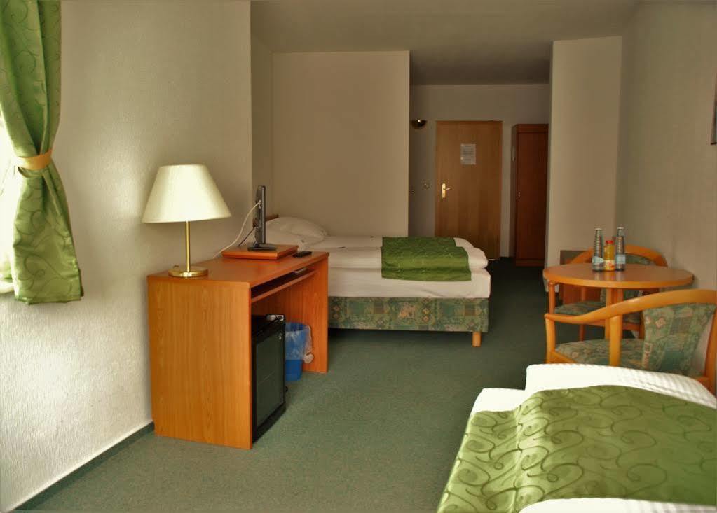 Hotel Abtshof Halberstadt Bagian luar foto